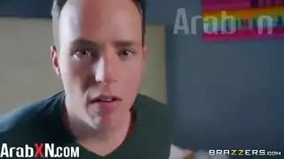 تدخل على ابوها مترجم