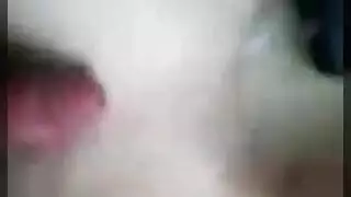 فتاة سعودية تخدم قضيب الزوج اللبناني بجنس فموي مخنوق وضرب قوي