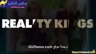 مرت الاب تكتشف بأن اولاد زوجها ينيكون بعضهم