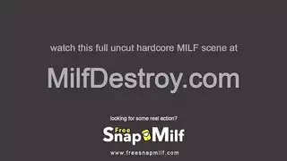 سمراء تعاني ماليًا تخدم قضبان كبار السن مقابل مال وجنس فموي