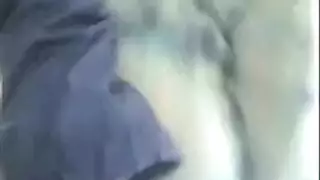 فتاة جزائرية نارية تأخذ قضيبًا ضخمًا في كل ثقب