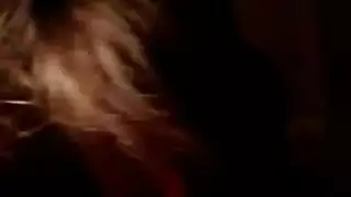 عاهرة مراهقة آسيوية تبتلع عمودًا شاحبًا ضخمًا