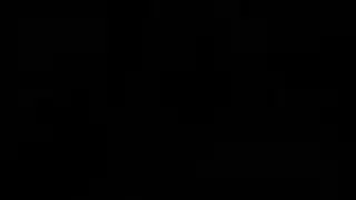 نساء أنيقات يتجمعن لاستمناء شاب محظوظ حتى يقذف بقوة