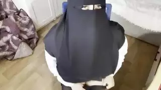 xxx: عاهرة تركية محجبة تشبع رغبتها وهي ترتدي جوارب نايلون مثيرة