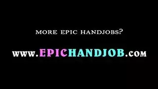 عاهرة سمراء تحصل على جنس جماعي مذهل في مكان العمل