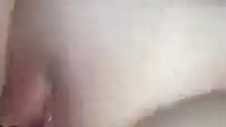 فتاة الكاميرا الصغيرة المهانة بقضيب صلب ضخم