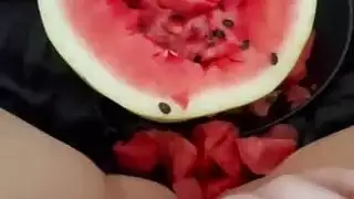 مضاعفة المتعة: نيك صريح لمراهقة ضيقة مستهترة