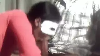 سحاق معها زب صغير يخرج من كسها