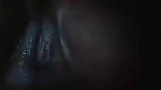 إباحية فردية: استمناء لسمراء مع نيك بلعبة جنسية ضخمة