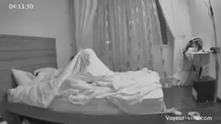 جربت كل وضع سكس على الكنبة حتى قذفت بقوة