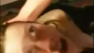 متقدر تتحمل الزب الاسواد يبكيها وتتهربلوا