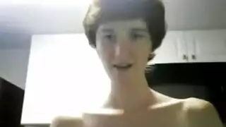 انتقلت للتو: الشاب المثار يمارس الجنس بقوة مع جارته المثيرة