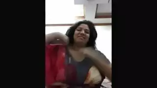 تعلم أخاها التيك مترجم