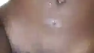 عاهرة سمراء ساخنة تُهيمن عليها وتستغل من قبل عشيقتها السحاقية الشقراء