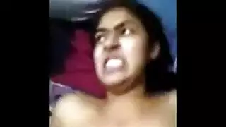 هذه المعلّمة تخلع ملابسها وتركب رجالاً أثرياء مقابل المال