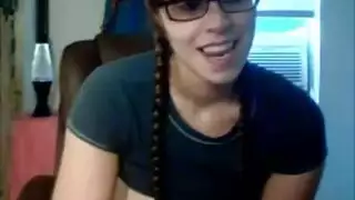 تنفث بغزارة: فيديو إباحي فردي فوضوي لفتاة هاوية