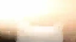 سوداء جميلة تمص قضيباً كبيراً بشدة قبل مضاجعة جامحة