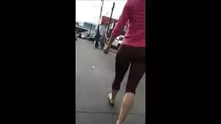 كاميرا خفية إكس إكس إكس: مؤخرة الفتاة المثالية بالفخذين والليجنز