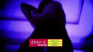 جلسة جنس صباحية: أشقراء تعري وتتوحش