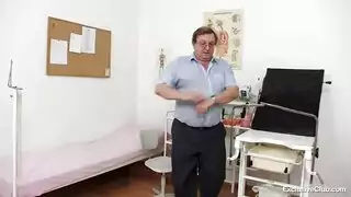 جنس ثلاثي في الصالة مع لوسيانا ألكسندر ذات الحذاء الأحمر