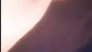 مراهقة سعودية تكشف ثدييها وفرجها وهي تقول كلمات فاحشة