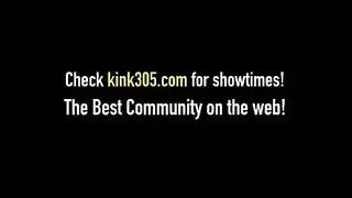 متعة العضو الصناعي المزدوج: حبيبتان تأخذان قضيباً قابلاً للثني