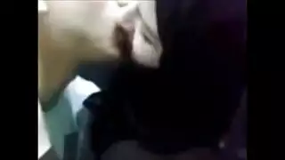 عاهرة محجبة مصرية تمص وتركب في فيلم إباحي